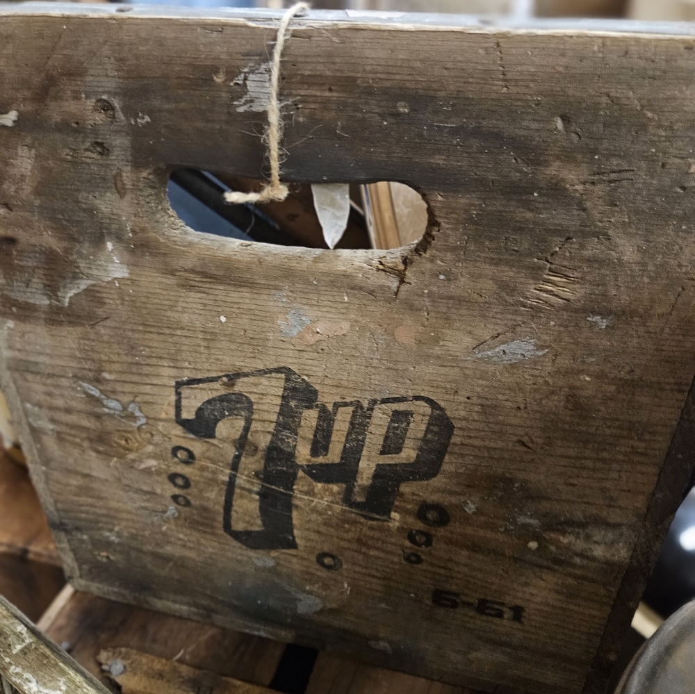 7up crate - Picture 3 of 3